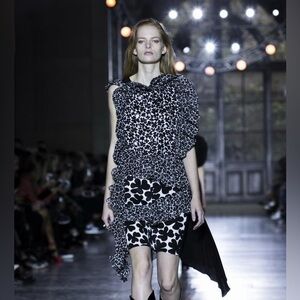 Givenchy
asymmetric patterned dress